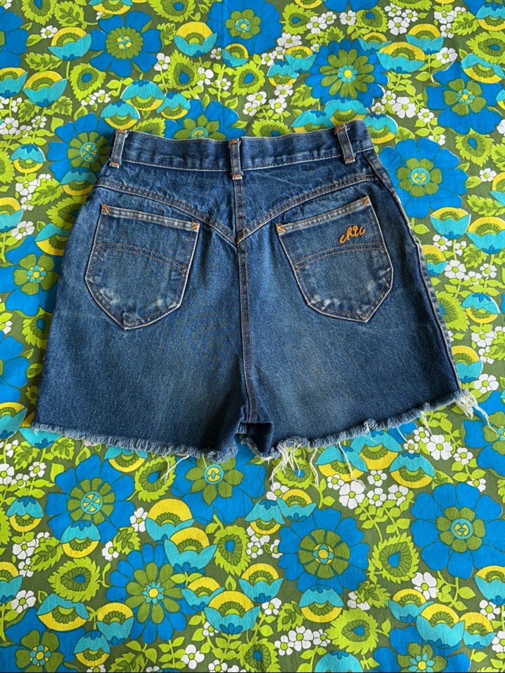 Vintage CHIC Denim 70s 80s Blue cut off Jean Shorts size 10 - Picture 15 of 16